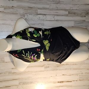 Cupshe size 0x swimsuit sexy floral/ black 1 piece